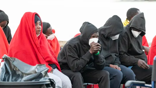 Un muerto y dos personas en estado crítico en una zódiac restacada en Lanzarote con 43 personas a bordo Un muerto y dos personas en estado crítico en una zódiac restacada en Lanzarote con 43 personas a bordo