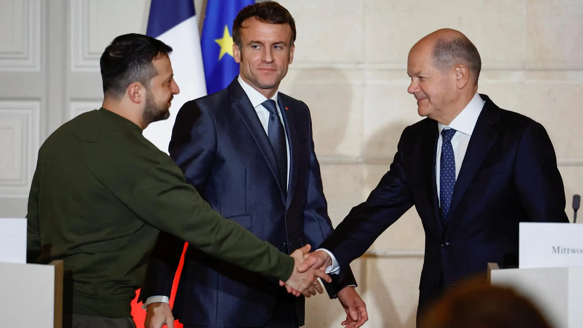 Zelenski junto a Macron y Scholz a su llegada a París