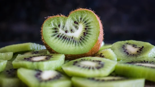 El kiwi, una de las frutas de la temporada de invierno El kiwi, una de las frutas de la temporada de invierno