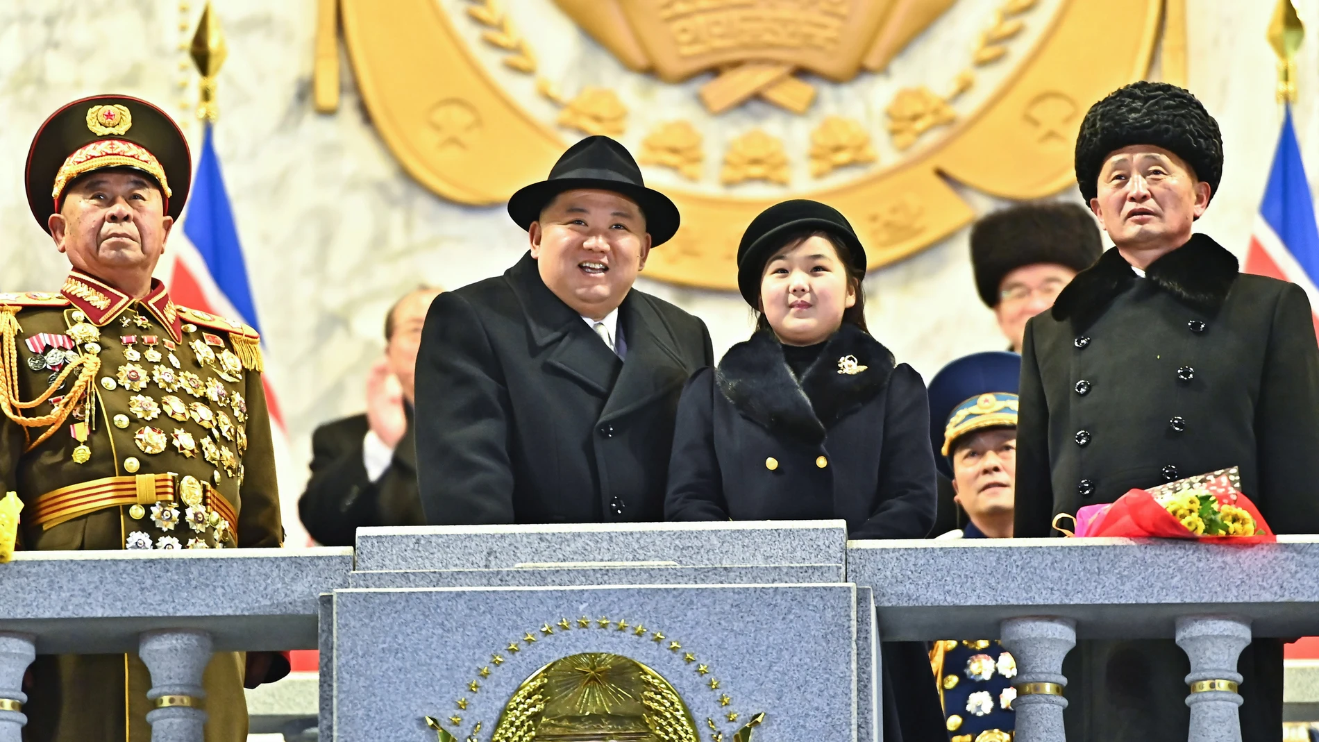 El líder de Corea del Norte, Kim Jong-un, junto a su hija, Kim Ju-ae.