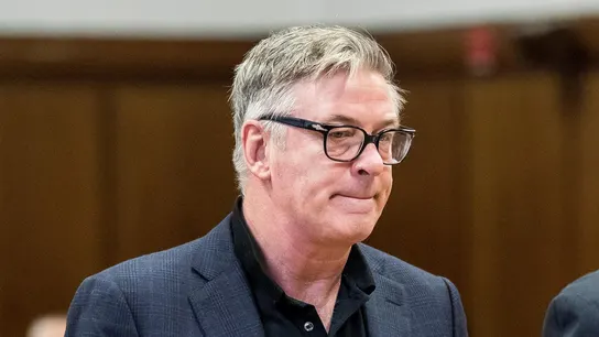 El actor estadounidense Alec Baldwin asiste a un juicio, en una fotografía de archivo. El actor estadounidense Alec Baldwin asiste a un juicio, en una fotografía de archivo.