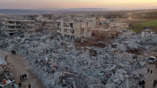 Edificios derrumbados tras el devastador terremoto en la ciudad de Jinderis, provincia de Alepo, Siria. Edificios derrumbados tras el devastador terremoto en la ciudad de Jinderis, provincia de Alepo, Siria.