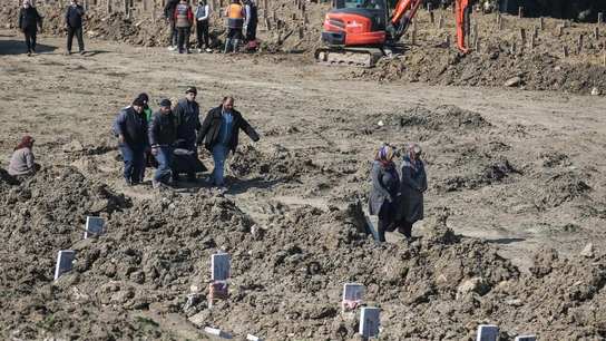 Cementerio gigantesco improvisado en Turquía para enterrar a las víctimas Cementerio gigantesco improvisado en Turquía para enterrar a las víctimas