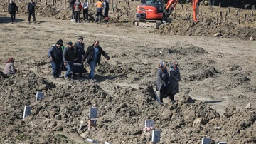 Cementerio gigantesco improvisado en Turquía para enterrar a las víctimas