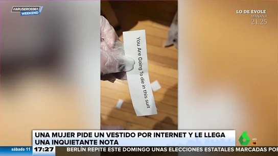 Una mujer recibe una nota aterradora junto a un vestido que compra online Una mujer recibe una nota aterradora junto a un vestido que compra online