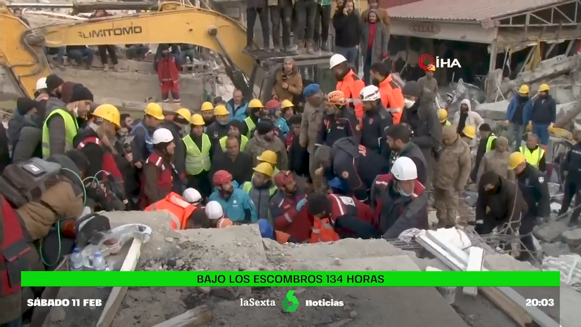 Rescatan a una joven que pasó 134 horas entre los escombros después de los terremotos en Turquía