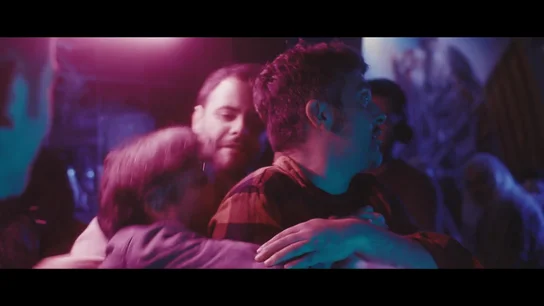 Jordi Évole se desmaya delante de Estopa: así intentan cogerle asustados al desplomarse tras un ataque de cataplexia Jordi Évole se desmaya delante de Estopa: así intentan cogerle asustados al desplomarse tras un ataque de cataplexia