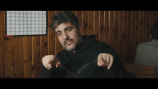 El enfado de David Muñoz (Estopa) cuando miran de forma "babosa" a su madre en la calle: "Yo les miraba como un perro de presa" El enfado de David Muñoz (Estopa) cuando miran de forma "babosa" a su madre en la calle: "Yo les miraba como un perro de presa"