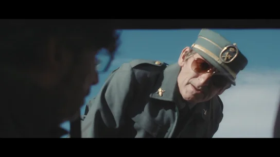 El encuentro de Estopa y Jordi con el 'policía' Albert Pla en plena carretera: así intenta 'sobornarlo' Évole, "el azote de los corruptos' El encuentro de Estopa y Jordi con el 'policía' Albert Pla en plena carretera: así intenta 'sobornarlo' Évole, "el azote de los corruptos'