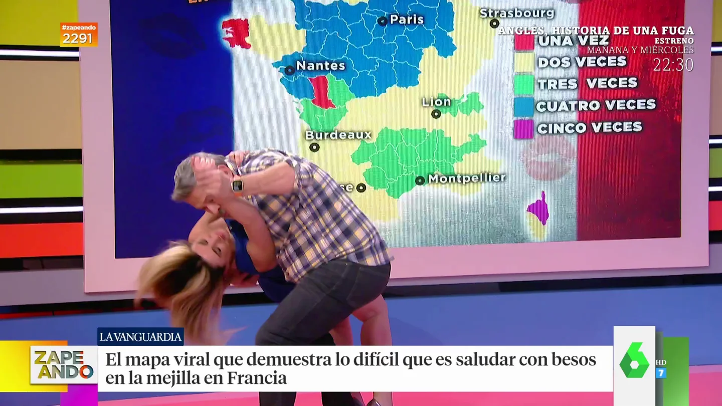 La 'apasionada' demostración de Miki Nadal y Valeria Ros de cómo hay que darse besos en Francia La 'apasionada' demostración de Miki Nadal y Valeria Ros de cómo hay que darse besos en Francia