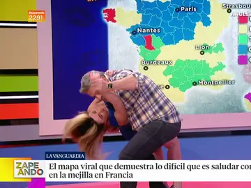 La &#39;apasionada&#39; demostración de Miki Nadal y Valeria Ros de cómo hay que darse besos en Francia