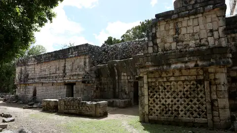 Fotografía de la zona de Chichen Viejo, en la zona arqueológica de Chichen Itza Fotografía de la zona de Chichen Viejo, en la zona arqueológica de Chichen Itza