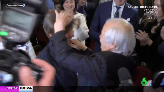 El abrazo de reconciliación entre Manuel Benítez y Manuel Díaz 'El Cordobés': "Él es mi hijo y yo soy su padre" El abrazo de reconciliación entre Manuel Benítez y Manuel Díaz 'El Cordobés': "Él es mi hijo y yo soy su padre"