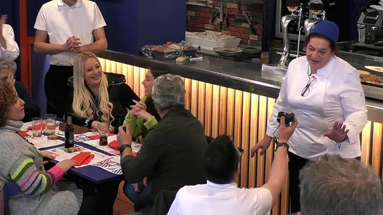 Una pedida de mano sorprende al equipo de Pesadilla en la cocina en la reapertura de 'Los 5 sentidos': "¿Quieres casarte conmigo?" Una pedida de mano sorprende al equipo de Pesadilla en la cocina en la reapertura de 'Los 5 sentidos': "¿Quieres casarte conmigo?"