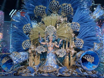 This is the winner and new queen of the Tenerife Carnival of 2023, Adriana Peña