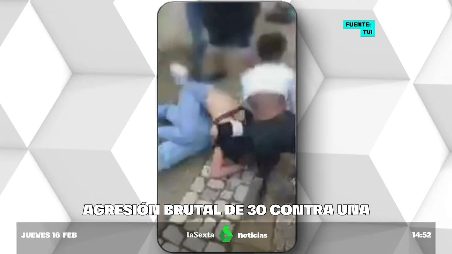 Brutal agresión a un menor de 15 años en Portugal: 30 compañeros le propinan una paliza por defender a una víctima de bullying Brutal agresión a un menor de 15 años en Portugal: 30 compañeros le propinan una paliza por defender a una víctima de bullying