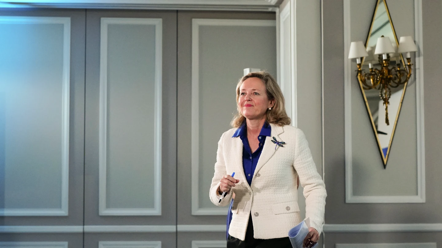La vicepresidenta primera del Gobierno y ministra de Economía, Nadia Calviño, inaugura la sexta edición del Forbes Summit Reinventing Spain. La vicepresidenta primera del Gobierno y ministra de Economía, Nadia Calviño, inaugura la sexta edición del Forbes Summit Reinventing Spain.