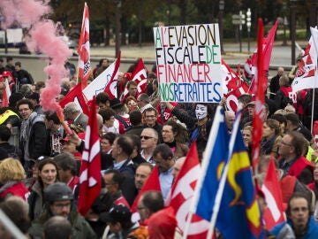 France decides the future of its pension reform in a scenario marked by tension and protests