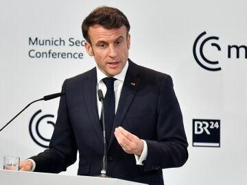 Macron calls on Europe to “invest massively” in defense