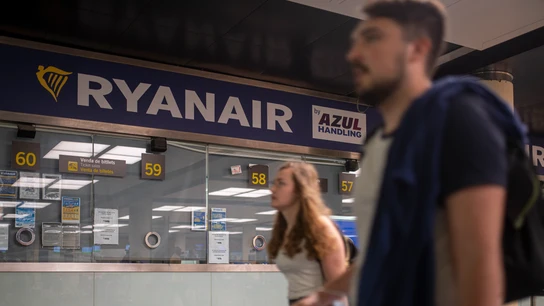 Trabajo sanciona a Ryanair por no abonar el SMI a los tripulantes de cabina Trabajo sanciona a Ryanair por no abonar el SMI a los tripulantes de cabina