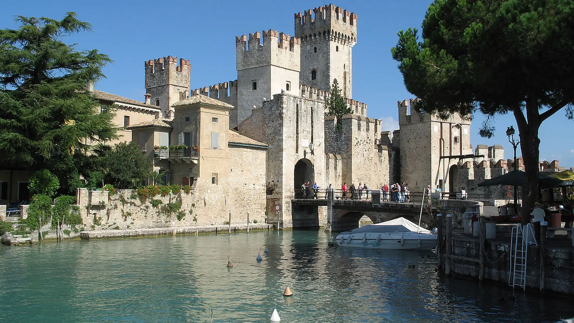 Castillo Scaligero, una fortaleza considerada “puerto medieval”