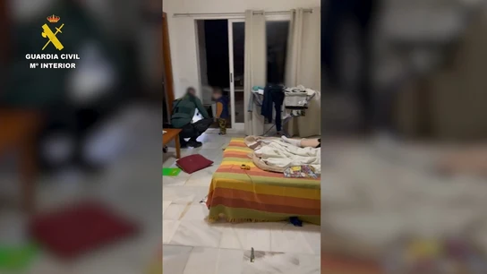 Imagen del interior de la habitación del hotel en el que la madre y su hijo permanecían retenidos. Imagen del interior de la habitación del hotel en el que la madre y su hijo permanecían retenidos.