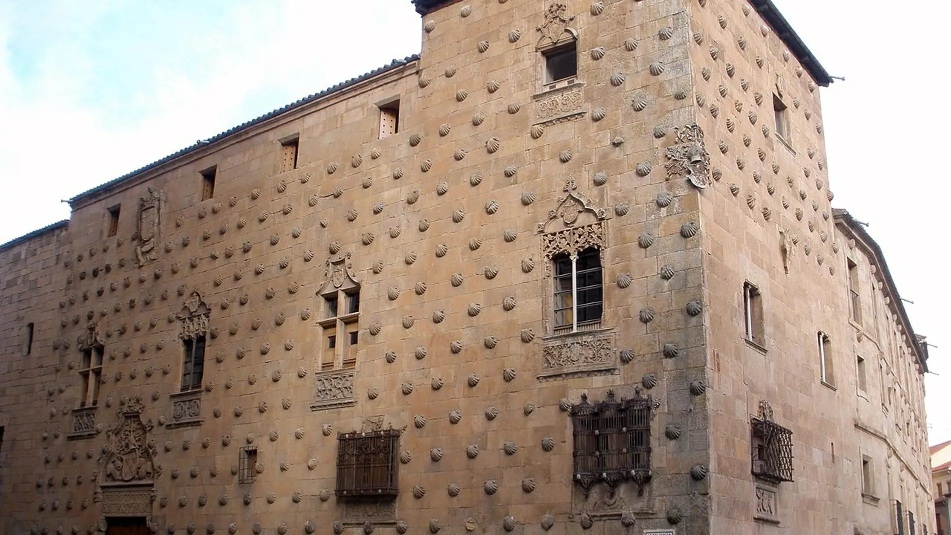 Casa de las Conchas de Salamanca: el tesoro tras una de sus conchas y otras curiosas leyendas