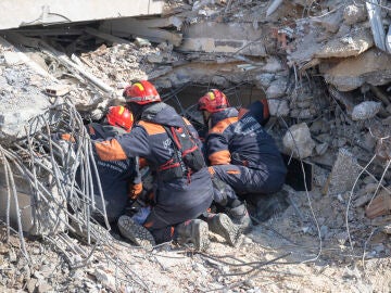 Three people, including a child, are rescued alive after nearly 300 hours under rubble in Turkey