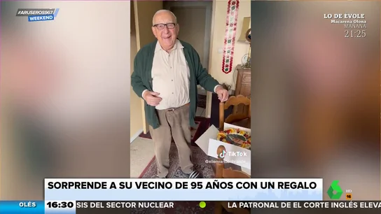 La emotiva sorpresa de una mujer a su vecino de 95 años por su cumpleaños La emotiva sorpresa de una mujer a su vecino de 95 años por su cumpleaños