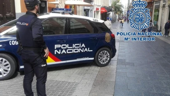 Rescatan deshidratada y semiinconsciente a una anciana en un piso de Granada Rescatan deshidratada y semiinconsciente a una anciana en un piso de Granada