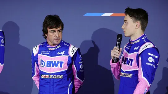 Fernando Alonso y Oscar Piastri Fernando Alonso y Oscar Piastri
