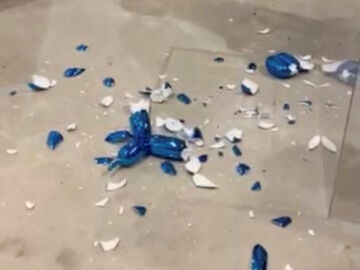 Woman accidentally breaks $42,000 Jeff Koons sculpture