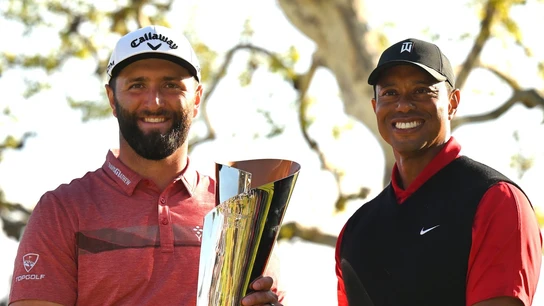 Rahm posa con el título junto a Tiger Rahm posa con el título junto a Tiger