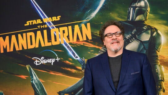 Jon Favreau durante la presentaci&oacute;n de la tercera temporada de 'The Mandalorian' en Madrid.