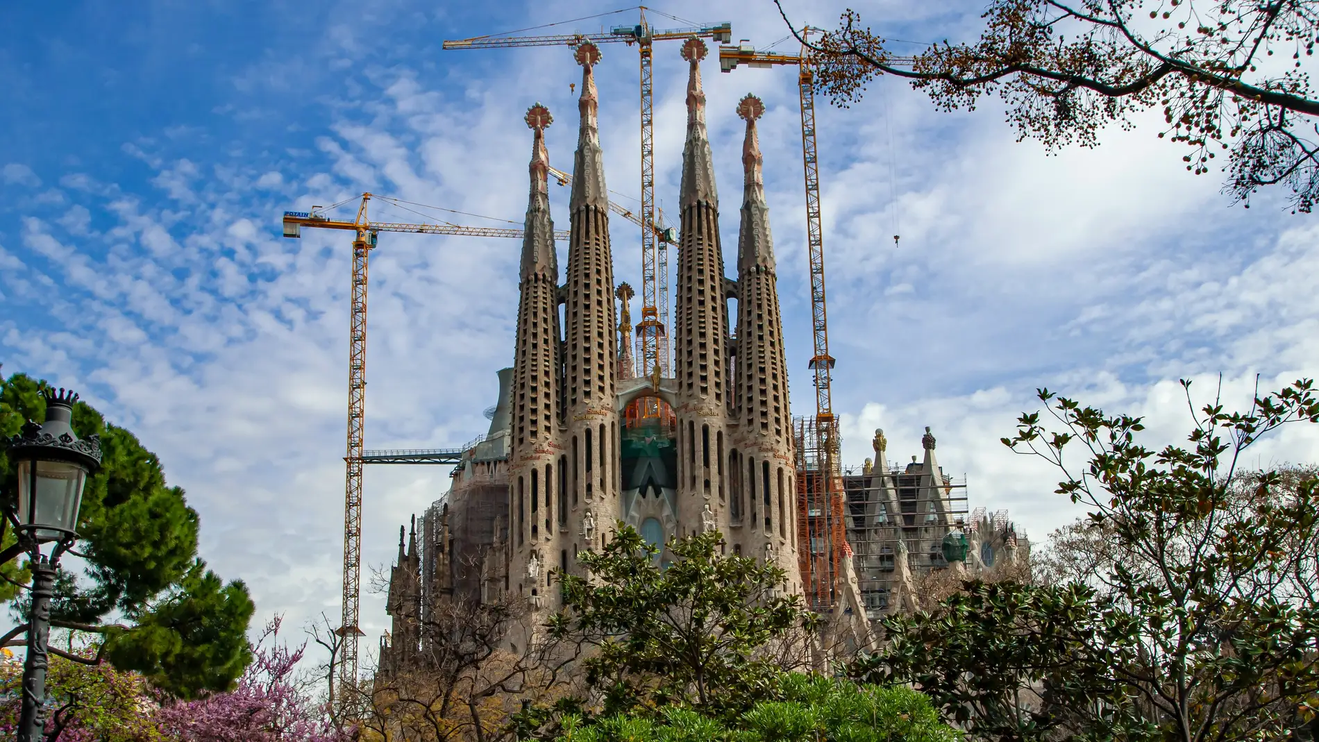 La razón por la que la Sagrada Familia de Barcelona lleva años en obras y  cuándo acaban