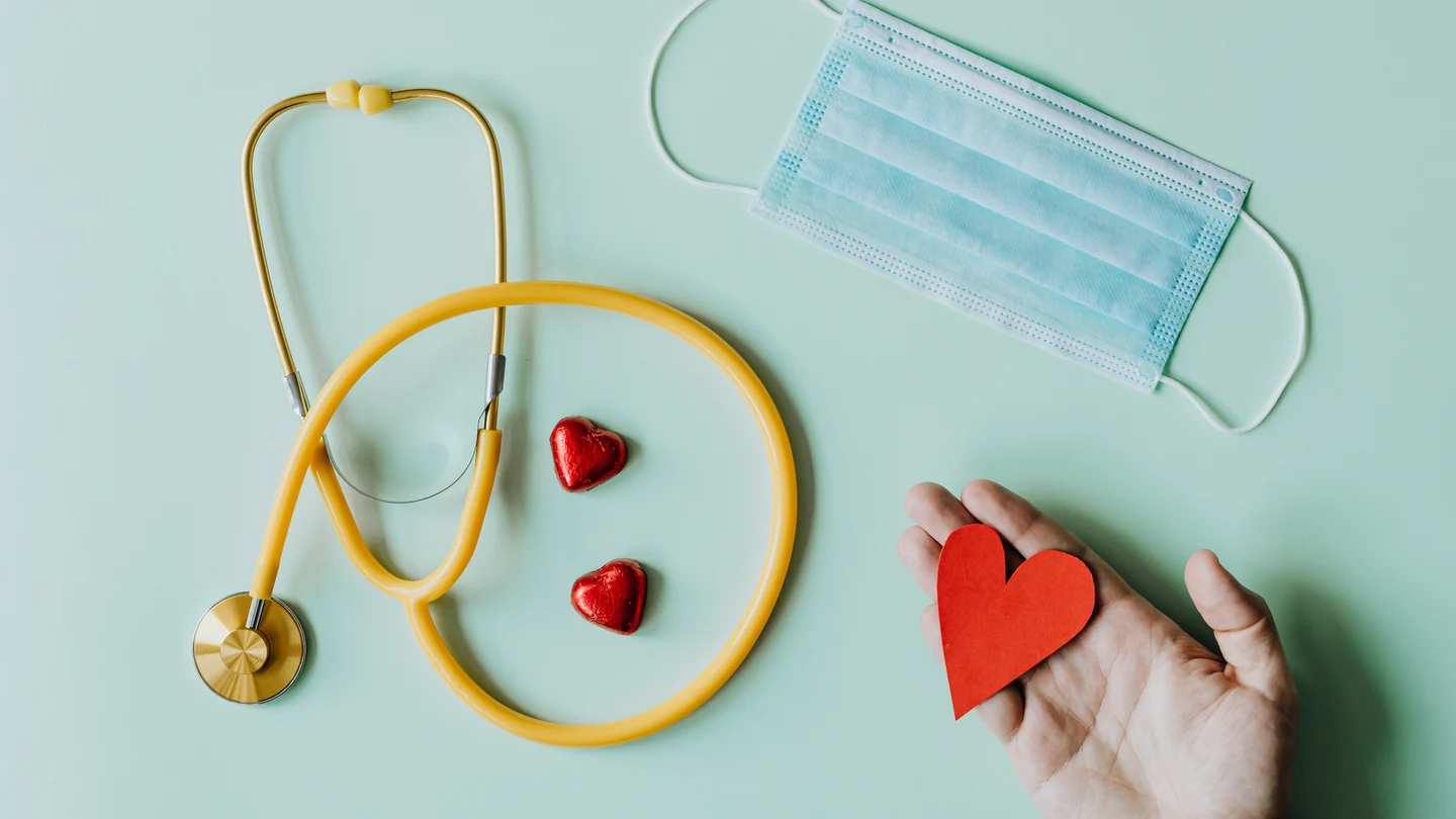 Infartos, asma, crisis de ansiedad... Estos son los síntomas distintos en hombres y mujeres y así podemos detectarlos Infartos, asma, crisis de ansiedad... Estos son los síntomas distintos en hombres y mujeres y así podemos detectarlos