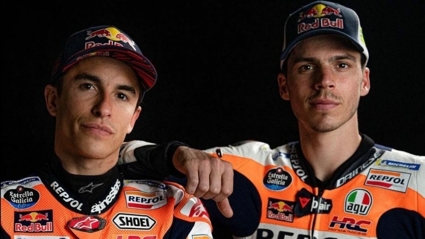 Marc M&aacute;rquez y Joan Mir posan con los colores de Honda