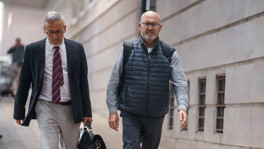 El exdiputado nacional del PSOE, Juan Bernardo Fuentes, a la salida de la Audiencia Provincial de Santa Cruz de Tenerife tras declarar por el caso Mediador El exdiputado nacional del PSOE, Juan Bernardo Fuentes, a la salida de la Audiencia Provincial de Santa Cruz de Tenerife tras declarar por el caso Mediador