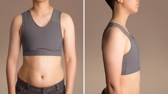 Un binder es una faja compresora para disimular los pechos