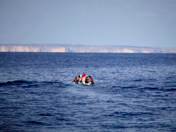 At least 40 dead when a migrant boat sank off the coast of Calabria (Italy)