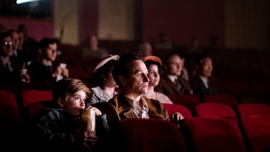 Matthew Rhys vuelve a meterse en la piel de Perry Mason para la segunda temporada de la serie. 