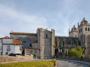 Catedral de Oporto: ¿Sabías que en este templo se casó Juan I de Portugal? Catedral de Oporto: ¿Sabías que en este templo se casó Juan I de Portugal?