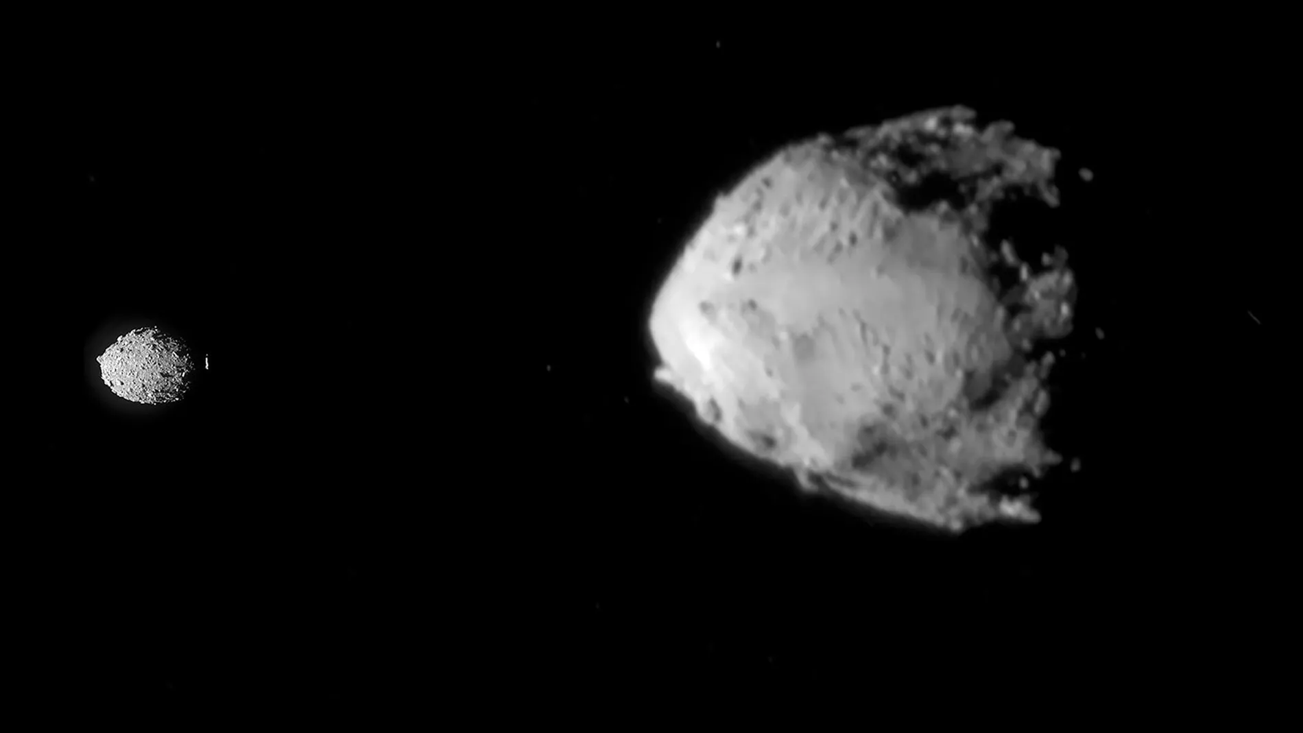 Vistas de los asteroides Dimorphos (izquierda) y Didymos (derecha).