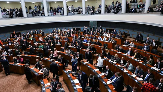Vista general del Parlamento finlandés durante una votación de la solicitud de ingreso del país en la OTAN. Vista general del Parlamento finlandés durante una votación de la solicitud de ingreso del país en la OTAN.