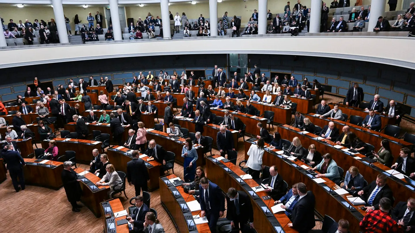 Vista general del Parlamento finlandés durante una votación de la solicitud de ingreso del país en la OTAN. Vista general del Parlamento finlandés durante una votación de la solicitud de ingreso del país en la OTAN.