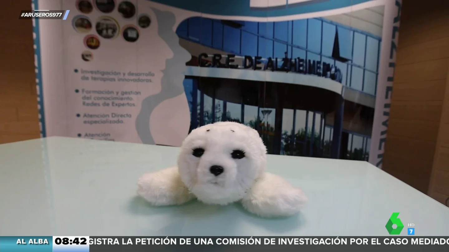 Una foca robot para tratar la depresión de pacientes con alzhéimer: un proyecto pionero liderado por España Una foca robot para tratar la depresión de pacientes con alzhéimer: un proyecto pionero liderado por España