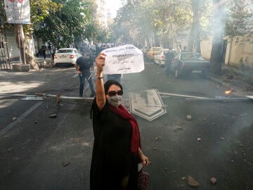More than 650 Iranian students are poisoned in their schools in the midst of a wave of feminist protests