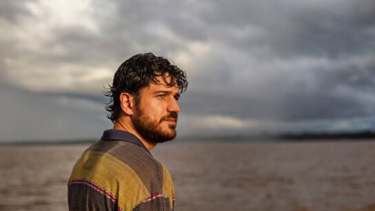  Marco Pigossi como Eric, en 'Ciudad invisible'.