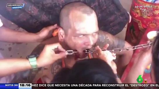 aruseros: El brutal rito de unos devotos en Tailandia de perforarse la mejilla y hacer pasar una cadena aruseros: El brutal rito de unos devotos en Tailandia de perforarse la mejilla y hacer pasar una cadena