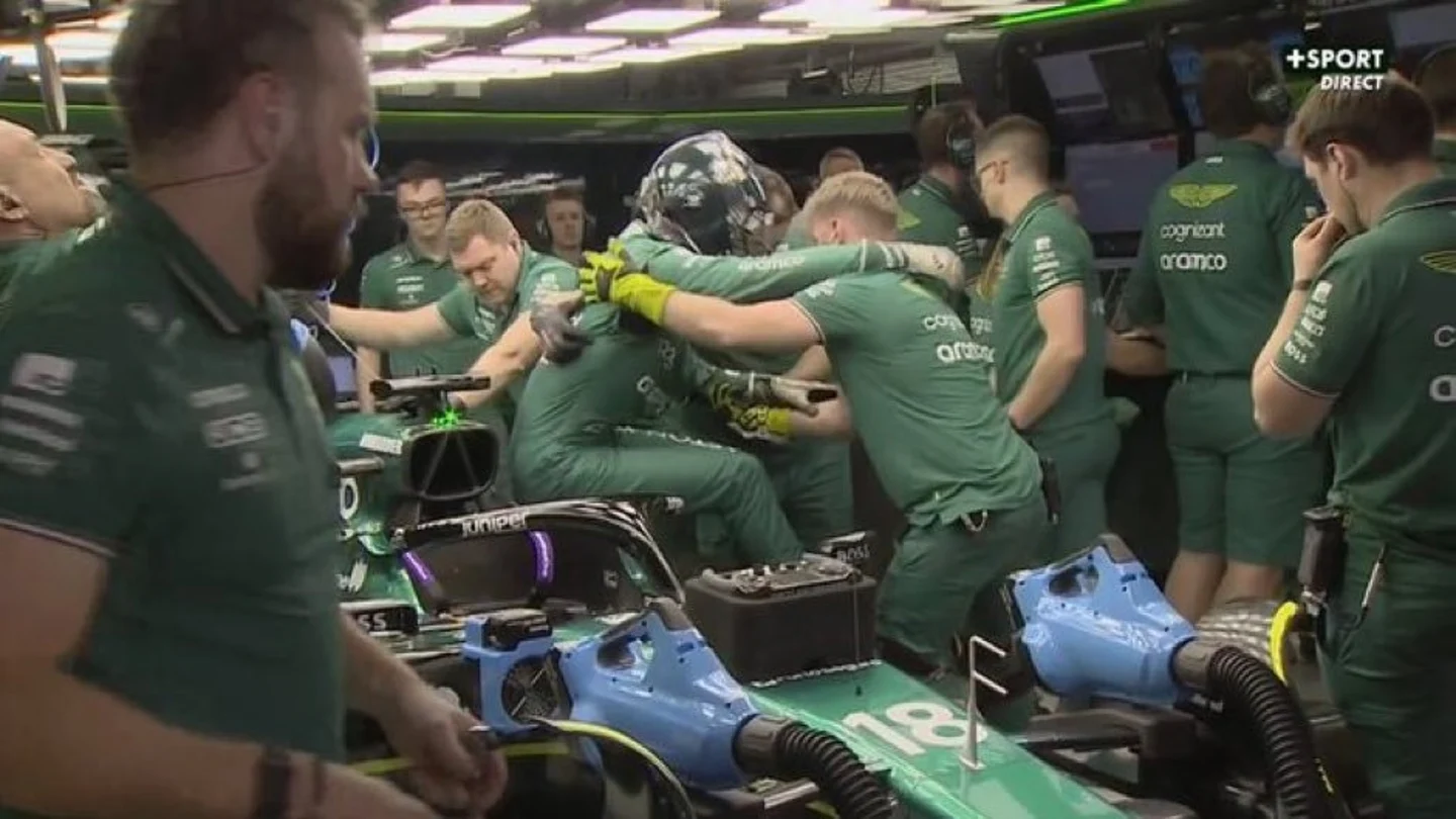 La imagen que más preocupa a Aston Martin: Stroll necesitó ayuda para salir del coche La imagen que más preocupa a Aston Martin: Stroll necesitó ayuda para salir del coche